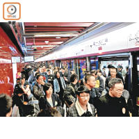 廣州交通網絡完善，帶動人流及物流。