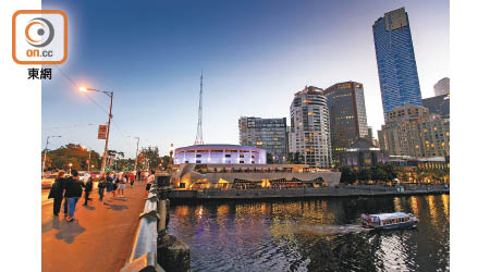 墨爾本為澳洲主要大城市，經濟發達，商業繁盛。
