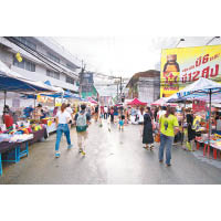 清邁人口僅二十五萬，與泰北及其他城鎮形成獨立生活圈。
