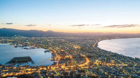 函館向以夜景聞名，不少旅客皆會到此一覽醉人美景。