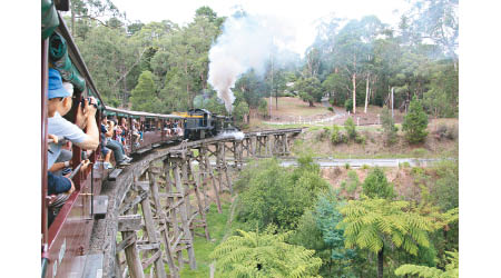 蒸汽火車經過離地數十米高的木橋時，感覺懸空，是全程最刺激的旅程。