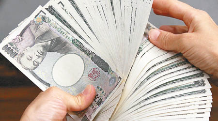 昨日每百日圓高見7.7905港元水平。