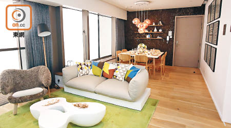 香島三房裝修示範單位以1座28樓A室為藍本，實用面積1,055方呎，走北歐自然路線。