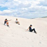 珀斯的滑沙活動吸引不少遊客。