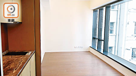 何文田山畔2座低層E室同類兩房租盤，實用面積490方呎，現以月租2.5萬元放盤。