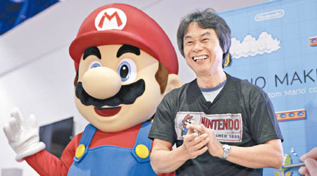 任天堂《Super Mario Run》手遊快推出。右為「馬里奧之父」宮本茂。