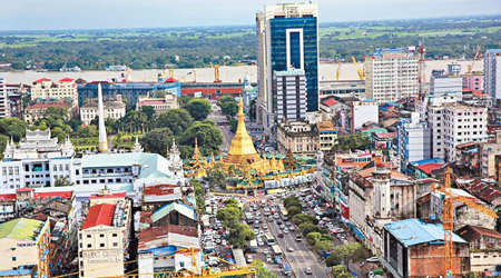 仰光為緬甸最大城市，市內建築新舊交替，有不少著名的廟宇景點。