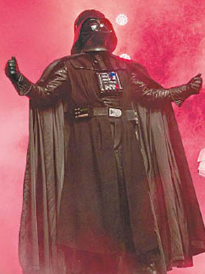 黑武士（Darth Vader）︰「拍我啦，我哋父子檔統治成個銀河系。」