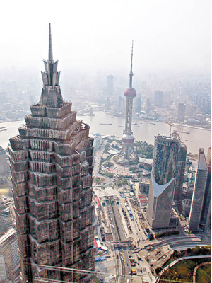 上海將嚴禁違規資金流入房地產領域，抑制炒樓需求。