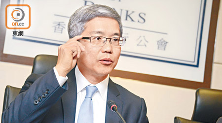 香港銀行業明年將跟隨國際標準，實施穩定資金淨額比率。圖為金管局副總裁阮國恒。