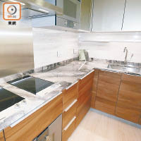 維港頌兩房示範單位，廚房採開放式設計。