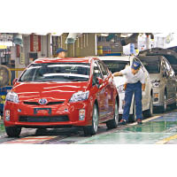 豐田宣布破千萬輛的汽車銷售目標後，即爆出安全缺陷事件。