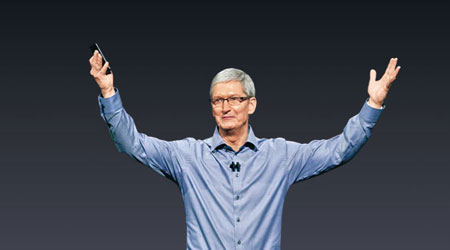 Apple行政總裁庫克認為，有關憧憬新iPhone的報道愈來愈多，故影響銷情。（設計圖片）