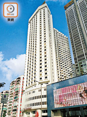 香港怡東酒店提供約869間客房，去年入住率約75%。
