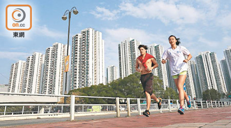 香港樓價易升難跌，本地地產股買得過。