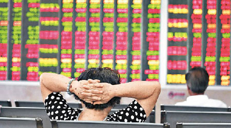 滬深股市昨日靠穩，人行續向市場釋放流動性。