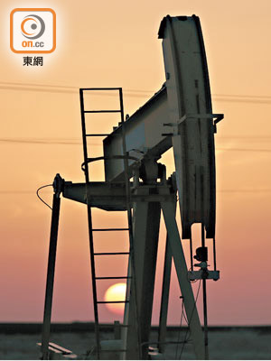 若油價持續低企，產油國外儲將有萎縮壓力。