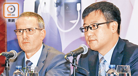 對於復星會否再分拆其他子公司上市，Sisram主席劉毅（右）表示要由母公司決定。（陳章存攝）