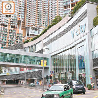 嘉華大廈附近的大型商場V city是屯門的新蒲點。