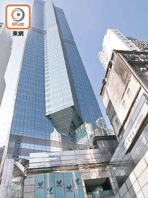 中環中心79樓頂層全層於上月易手，成交呎價55,854元冠全港。