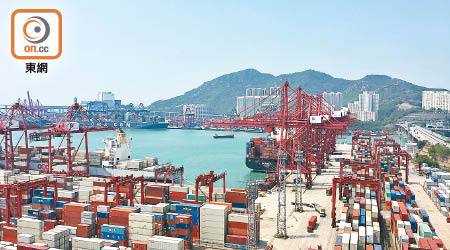 香港近年貨櫃吞吐量持續減少。