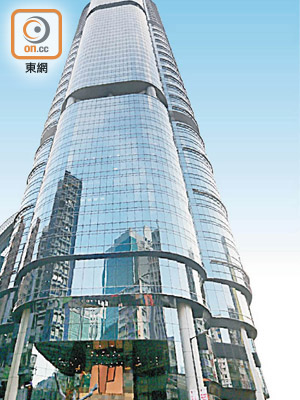 冠君去年七月放售朗豪坊辦公大樓（圖），意向價245億元令市場嘩然。