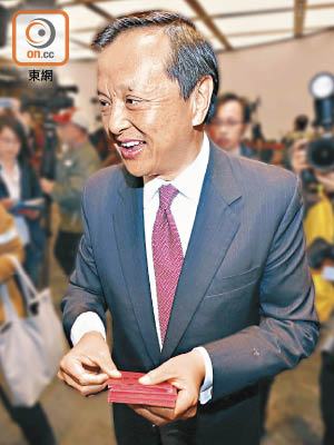 港交所行政總裁李小加今屆任期將於十月約滿。