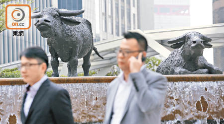 香港積極爭取採用不同股權架構的新經濟企業來港上市。