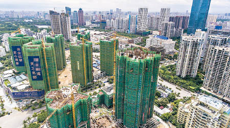 海南省加強樓市調控後，內媒引述昨日國家住建部指，將加強對房地產市場的監控。
