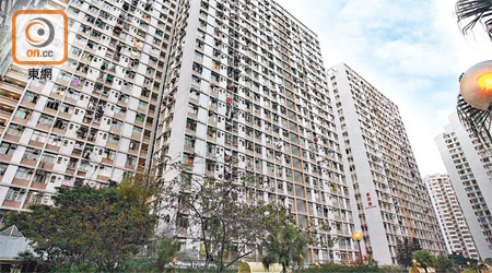 李鄭屋邨一個實用面積494方呎單位，剛以538萬元登記售出，創全港公屋樓價新高。