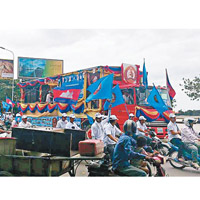 柬埔寨不時出現交通擠塞的問題。