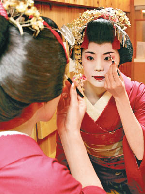 日本分析師話，當女性愛幼眉日股就冧。最近濃眉又開始Out，咁日本咪……