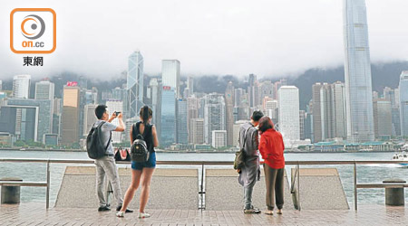 銀行界普遍預期，香港最快會在今個月內加息。