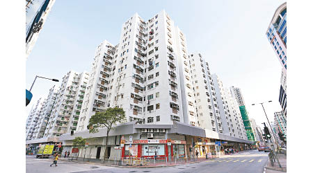 偉恒昌新邨一籃子舖位連一百五十個車位放售。