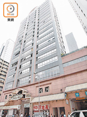 長沙灣九龍廣場兩個地廠、二樓全層及三樓單位招標。