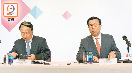 中信常振明（左）說，暫無意收購內地肯德基業務。右為副董事長兼總經理王炯。