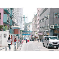 Alessandro現居於西營盤，並認為香港的單位又貴又細。