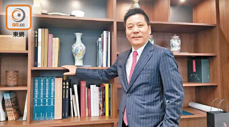 東京中央拍賣主席安藤湘桂表示，上市後集資所得會用於在更多城市舉辦預展。