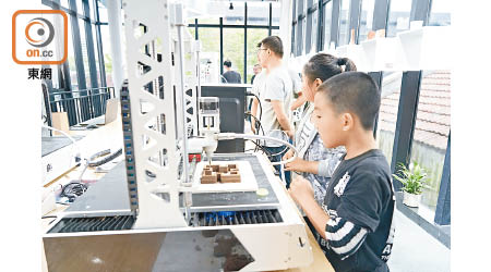 內地在多個地方設立3D打印設施，及早讓年輕人接觸。
