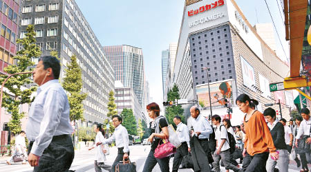 日本推出新政策接受外國人申請到當地工作，而他們更有機會獲永住權。