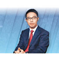 上海商業銀行研究部主管林俊泓認為，人民銀行分兩階段降準是別出心裁，亦表現出「焦慮情緒」。