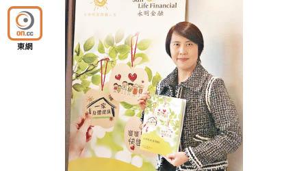 永明金融人壽及康健產品方案副總裁李玉麒建議，市民同時購買自願醫保及危疾保險。