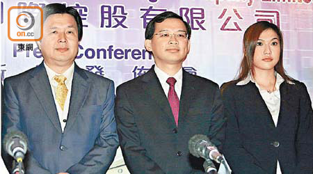 蔡志明（左）昨申請剔出康宏案被告名單，右為女兒蔡加怡。中為曹貴子。（資料圖片）