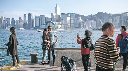 野村證券發表報告指，香港有多達48個指標亮起「紅燈」。