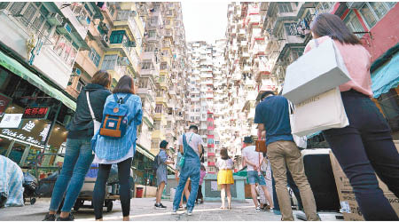 香港政府宜鼓勵加快重建舊樓，增加房屋供應。