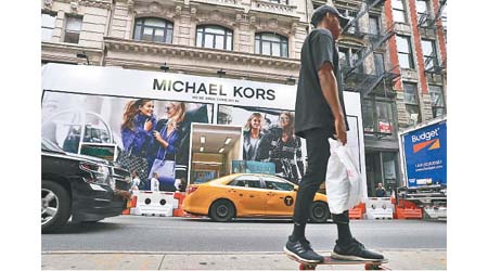 Capri旗下Michael Kors同店銷售跌。