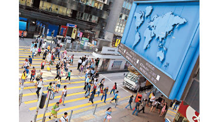 香港本地不少券商在全球化下，成為市場開放的犧牲品。