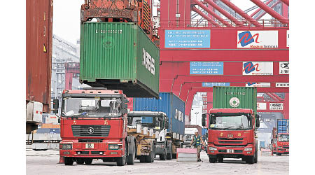 八月份香港整體進口貨值按年大跌11.1%。