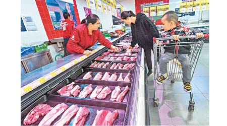 內地豬肉價格大漲，推升九月份消費價格按年上升百分之三。（中新社圖片）
