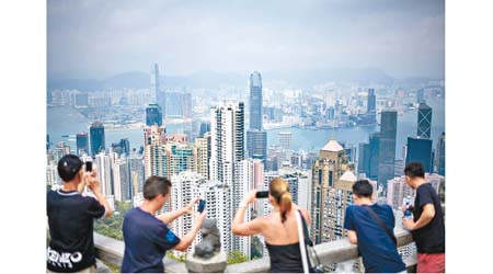 國際貨幣基金組織大削香港今明兩年的經濟增長預測。